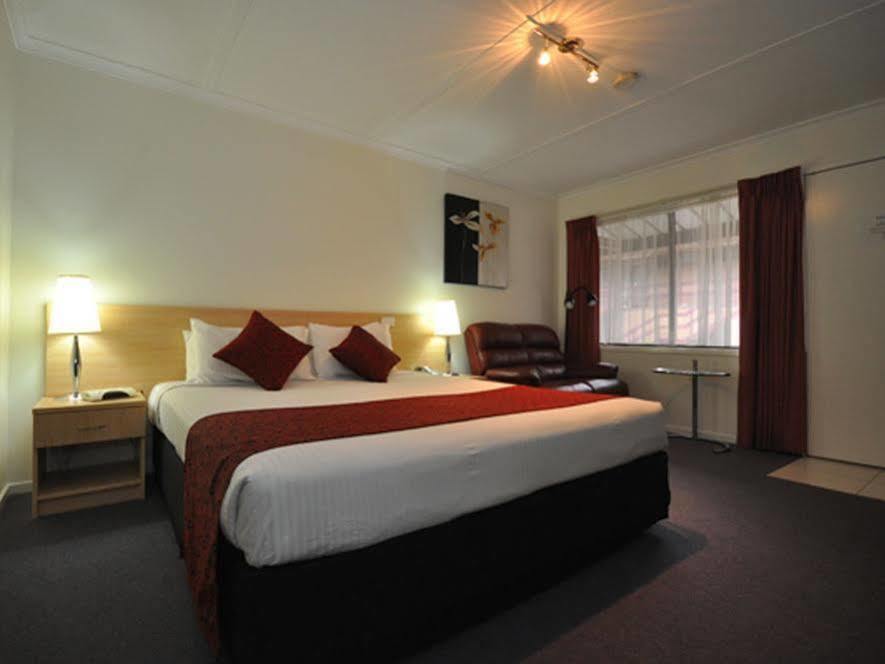Edinburgh Motor Inn วาร์รากูล ภายนอก รูปภาพ