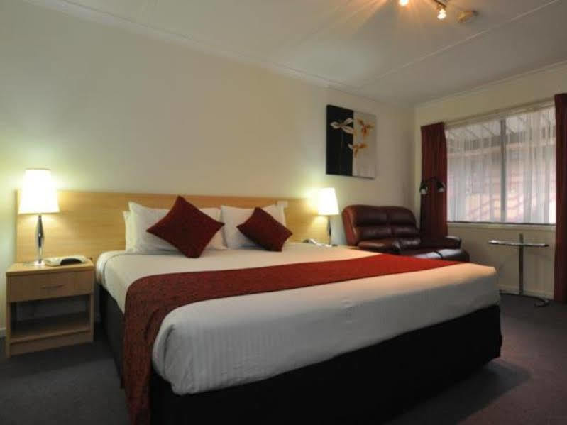 Edinburgh Motor Inn วาร์รากูล ภายนอก รูปภาพ